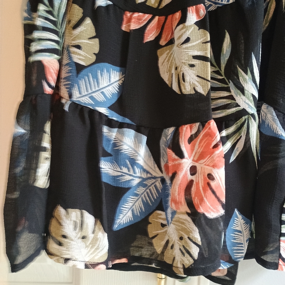 Blue B Women's‎ Tropical Floral Off-Shoulder Ruffle Top Size Small Black Multi - Picture 11 of 15